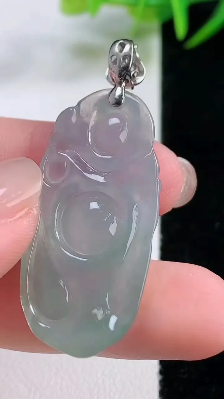 天然A货翡翠布袋佛吊坠，尺寸36.8-17.8-4.6，重量:6.18g
11月26日