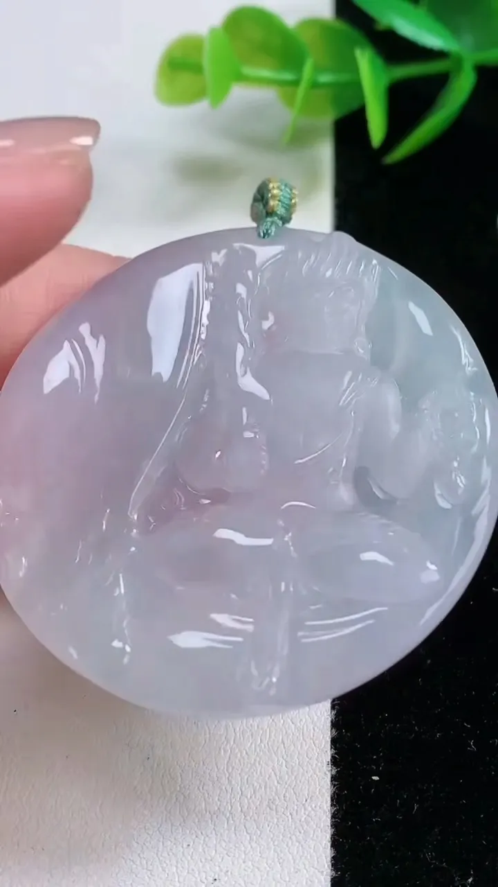 天然A货翡翠冰种春带彩紫罗兰不动明王吊坠，尺寸51-5.3，重量:29.11g
11月26日