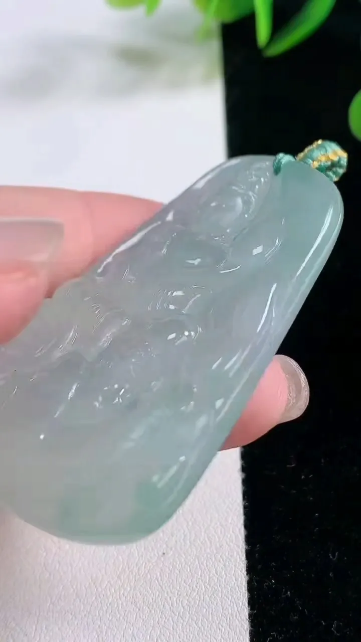 天然A货翡翠普贤菩萨吊坠，尺寸54-36-5.7，重量:25.38g
11月26日