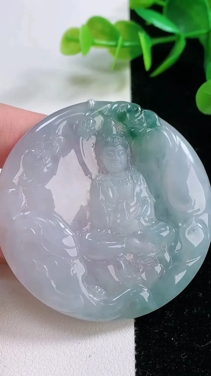 天然A货翡翠冰种飘花普贤菩萨吊坠，尺寸55.4-4.7，重量:31.52g
11月26日