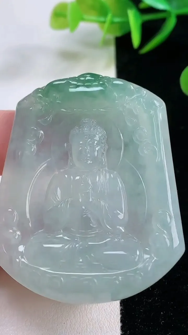 天然A货翡翠阿弥陀佛吊坠，尺寸53-44.3-5.9，重量:28.30g
11月26日