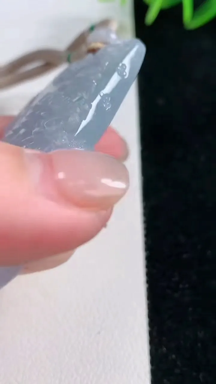 天然A货翡翠牌吊坠，尺寸65.7-45.6-7.8，重量:54.58g
11月26日