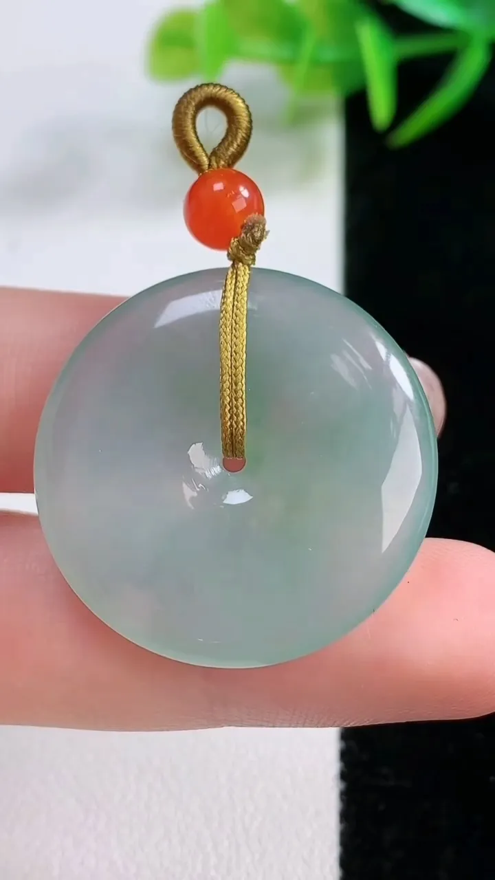 天然A货翡翠平安扣吊坠，尺寸29-5，重量:9.16g
11月26日