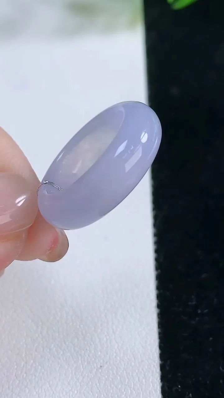 天然A货翡翠紫罗兰指环戒指，尺寸16-6.3-3.8，重量:4.66g2025年11月26日
工厂直销收藏佳品,种好水足，色泽均匀，有种有色，上手高大气！