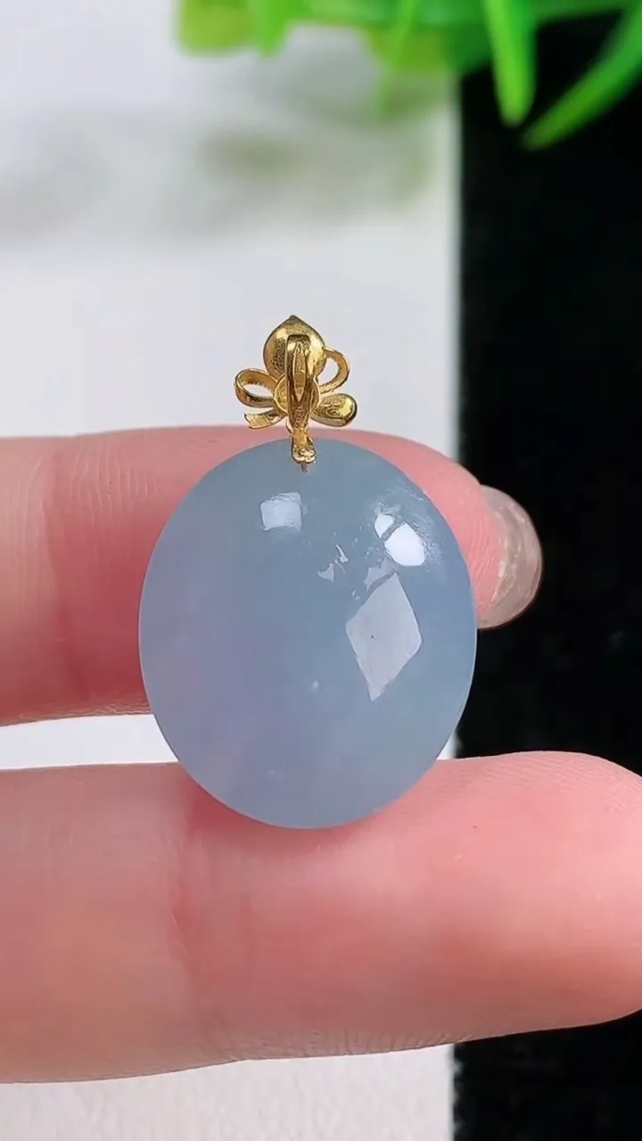 天然A货翡翠18K金紫罗兰蛋面吊坠，尺寸18.6-15.7-10.4，重量:5.42g
11月26日