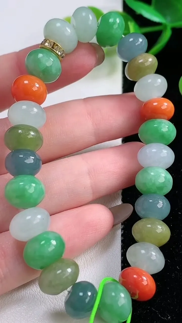 天然A货翡翠三彩算盘珠手串，尺寸10-6.1-25颗，重量:37.25g11月26日
工厂直销收藏佳品,种好水足，色泽均匀，有种有色，上手高大气！