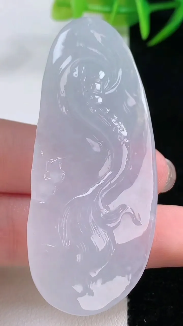 天然A货翡翠龙牌吊坠，尺寸62.3-25.7-10.6，重量:28.15g
11月26日