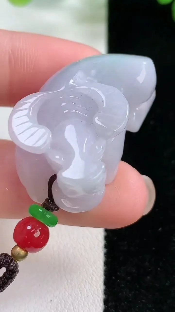 天然A货翡翠紫罗兰生肖牛吊坠，尺寸33.3-19.6-14，重:19.06g
11月26日