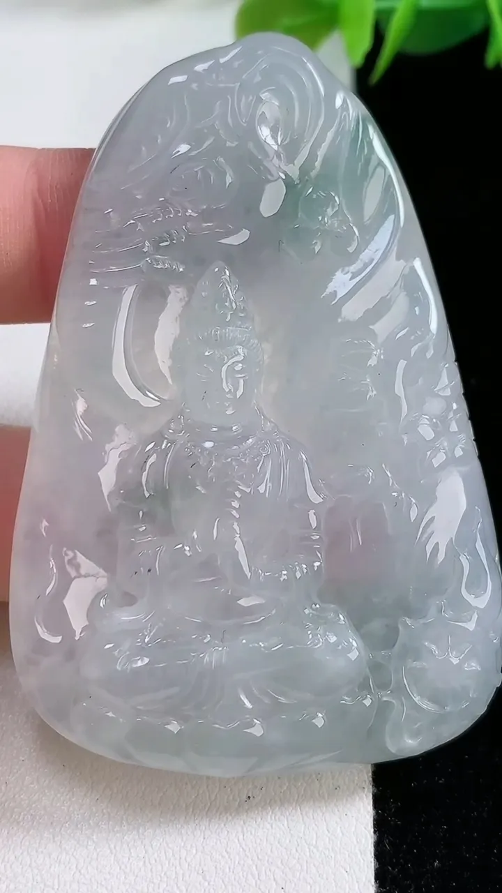 天然A货翡翠冰种飘花普贤菩萨吊坠，尺寸63.4-42.5-6.4，重:35.20g
11月26日