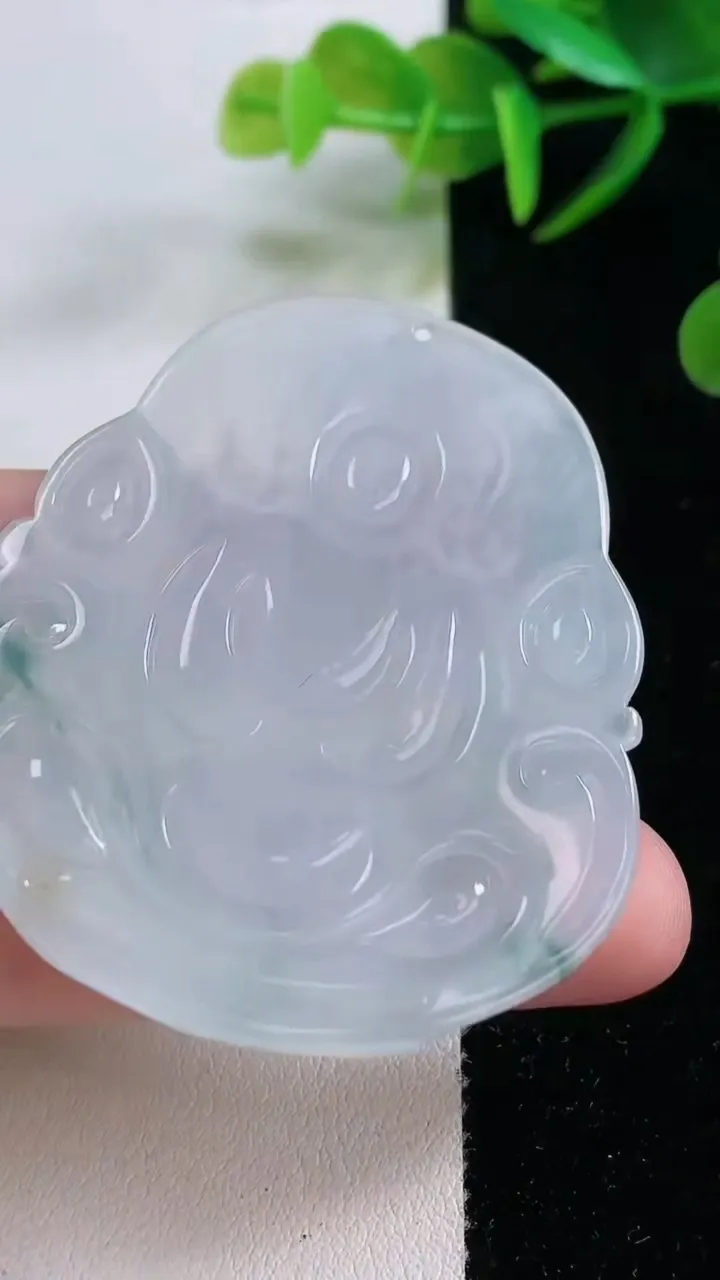 天然A货翡翠冰种飘花度母观音吊坠，尺寸53.5-46.8-5.5，重量:22.36g
11月26日