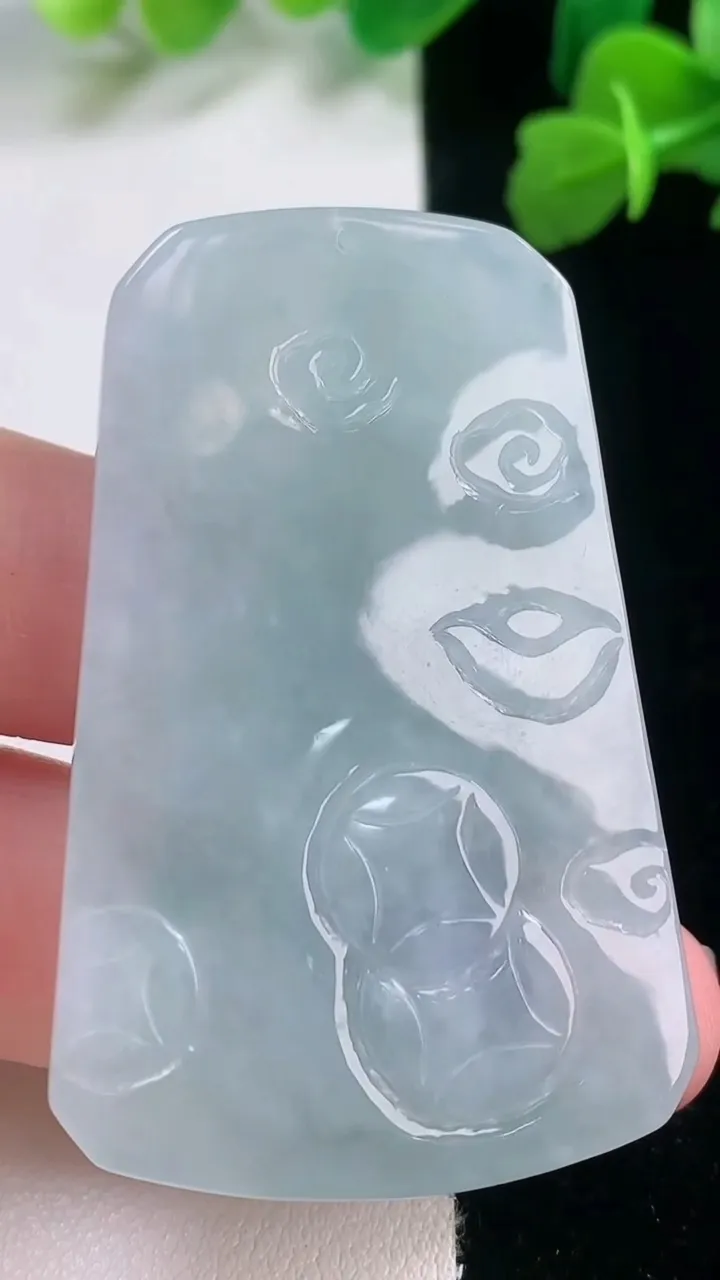 天然A货翡翠关公吊坠，尺寸51.3-32.6-7.2，重量:22.51g
11月27日