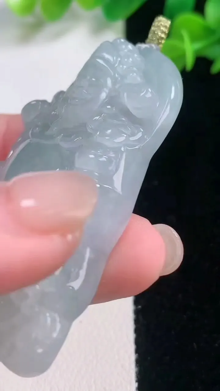 天然A货翡翠财神爷吊坠，尺寸59-28.7-11，重量:38.47g
11月27日