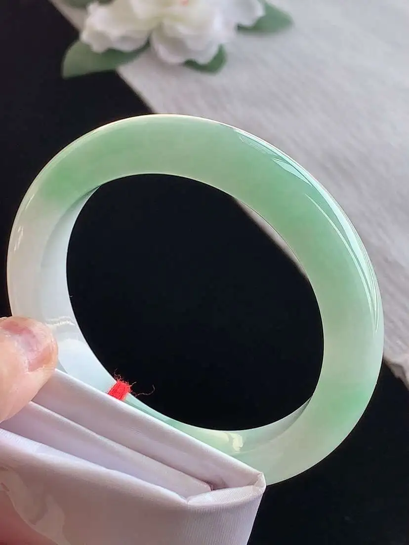 a货翡翠老坑冰种飘绿正装正圈手镯56-57圈口  尺寸56.2×12×9.2mm 1126