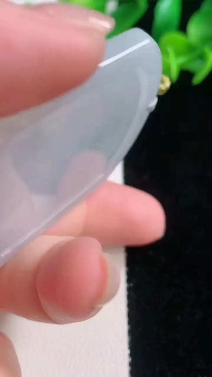 天然A货翡翠飘花生肖马吊坠，尺寸53-43.8-5.5，重量:28.16g
11月27日