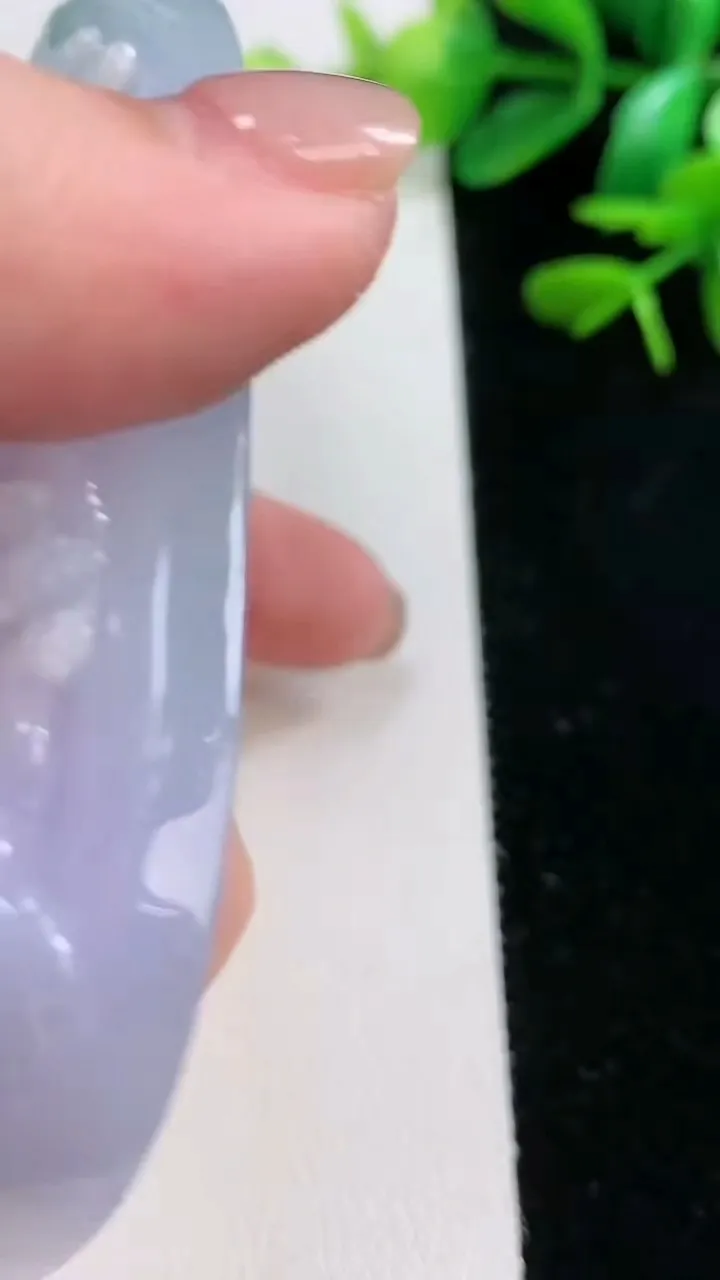 天然A货翡翠牌吊坠，尺寸 88-52.2-13.5，重:129.63g
11月27日