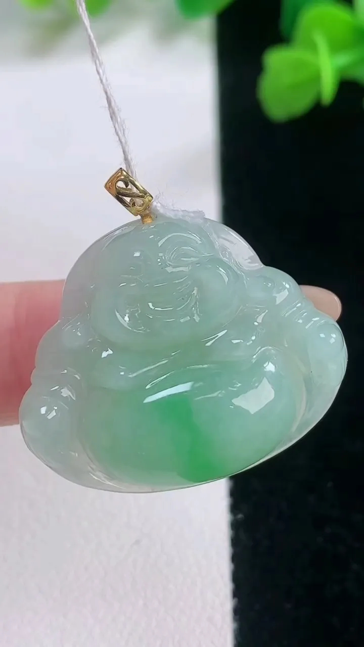 天然A货翡翠佛公吊坠，尺寸24.6-29.8-6，重量:6.31g
11月27日