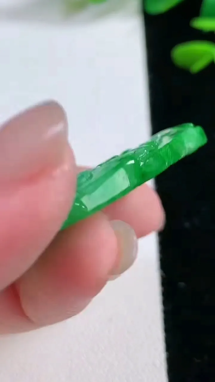 天然A货翡翠山水牌吊坠，尺寸 49-34-6，重:19.31g
11月27日