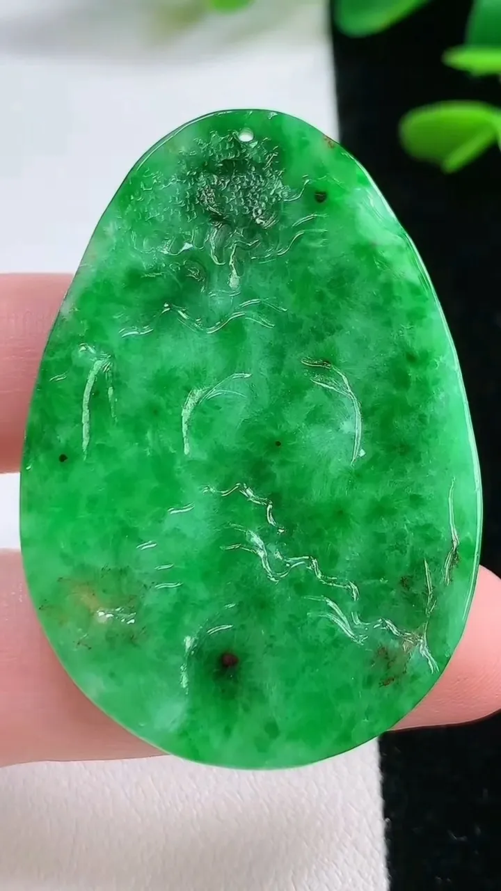 天然A货翡翠山水牌吊坠，尺寸 49-34-6，重:19.31g
11月27日