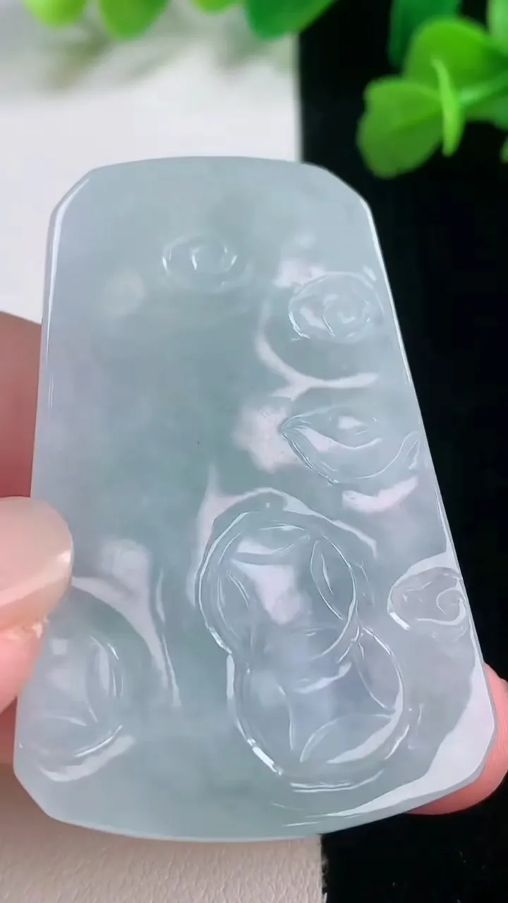 天然A货翡翠关公吊坠，尺寸51.3-32.6-7.2，重量:22.51g
11月27日