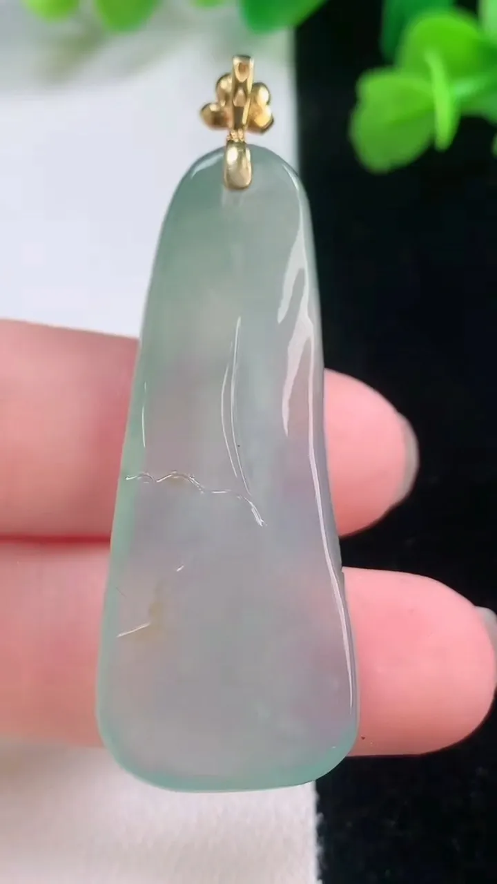 天然A货翡翠悟道吊坠，尺寸44.8-16.5-4.7，重量:18.26g
11月27日