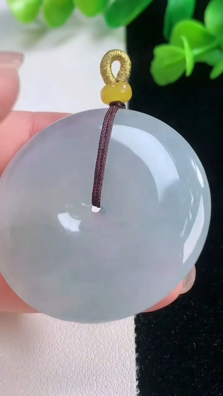 天然A货翡翠飘花平安扣吊坠，尺寸40.5-5.8，重量:19.95g
11月27日