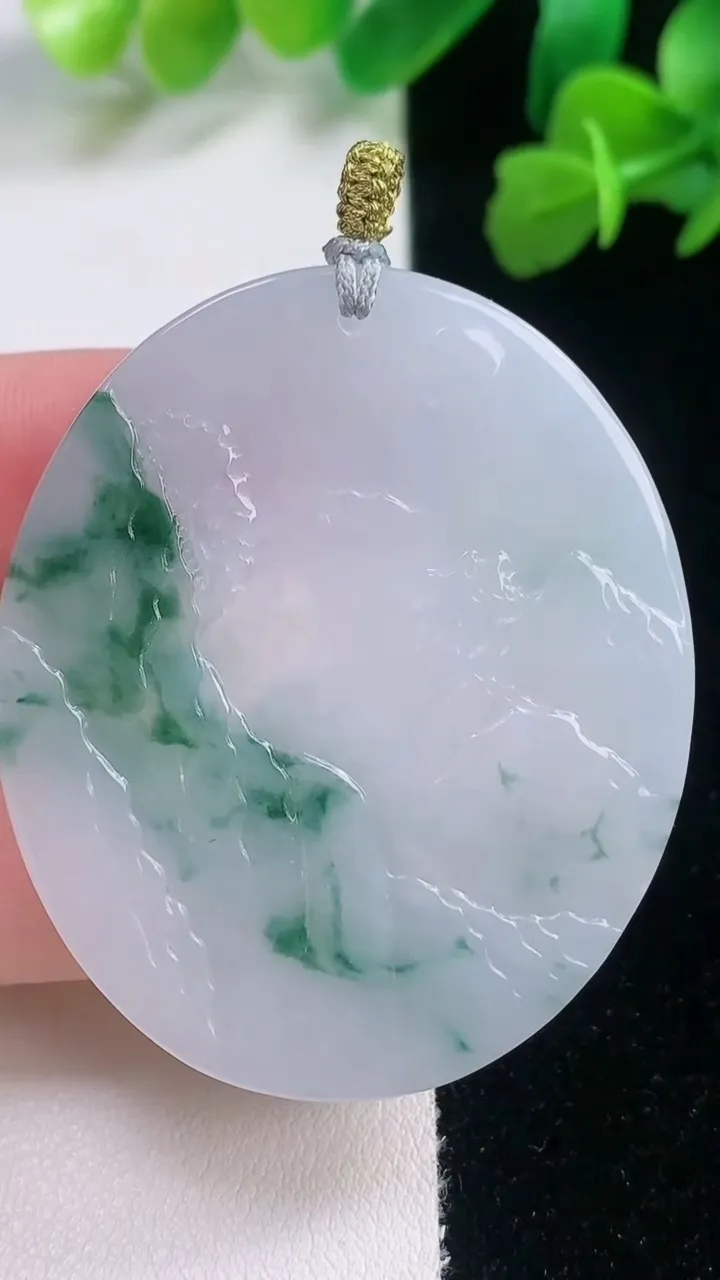 天然A货翡翠飘花生肖马吊坠，尺寸47.4-40.6-5，重量:20.46g
11月27日