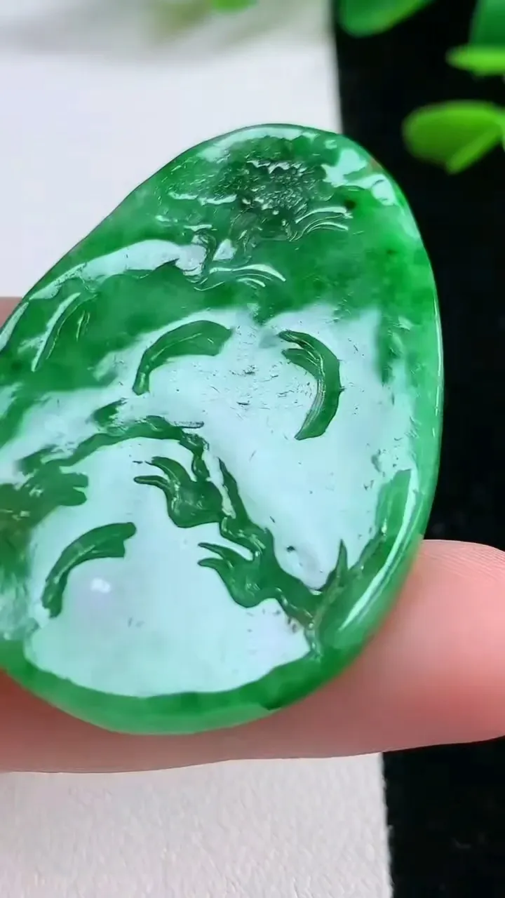 天然A货翡翠山水牌吊坠，尺寸 49-34-6，重:19.31g
11月27日