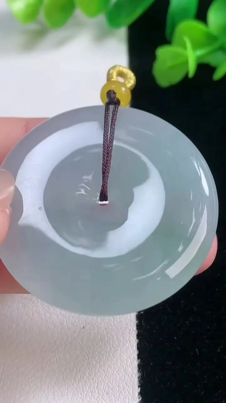 天然A货翡翠飘花平安扣吊坠，尺寸40.5-5.8，重量:19.95g
11月27日