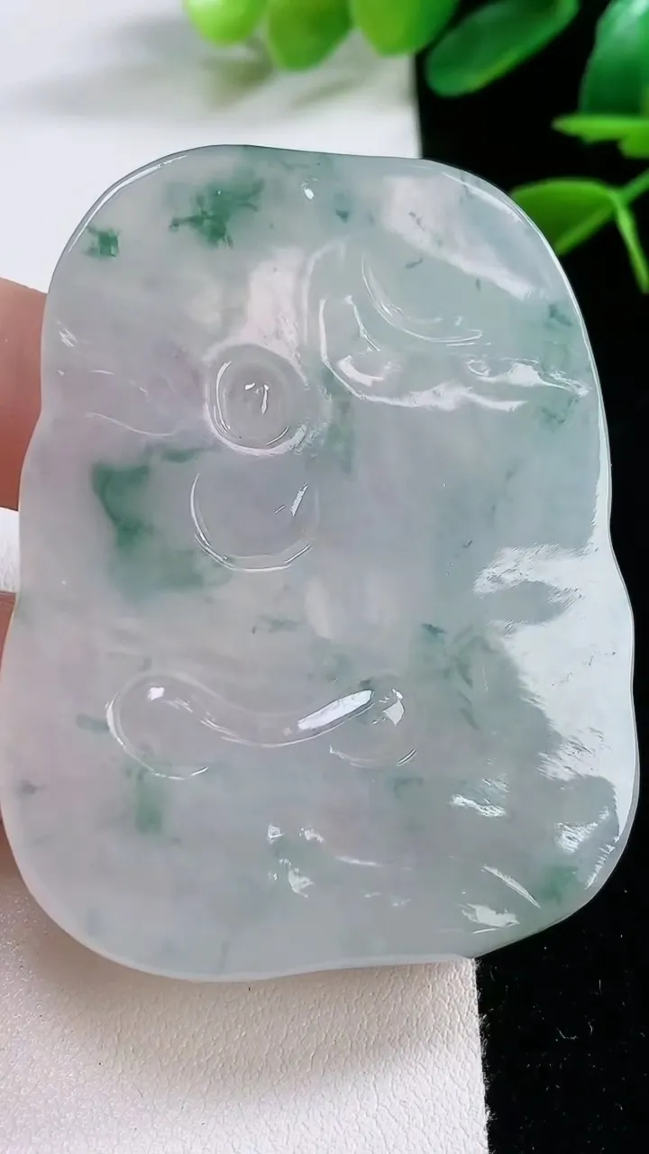 天然A货翡翠飘花大势至菩萨吊坠，尺寸 60-46-5，重:32.30g
11月27日