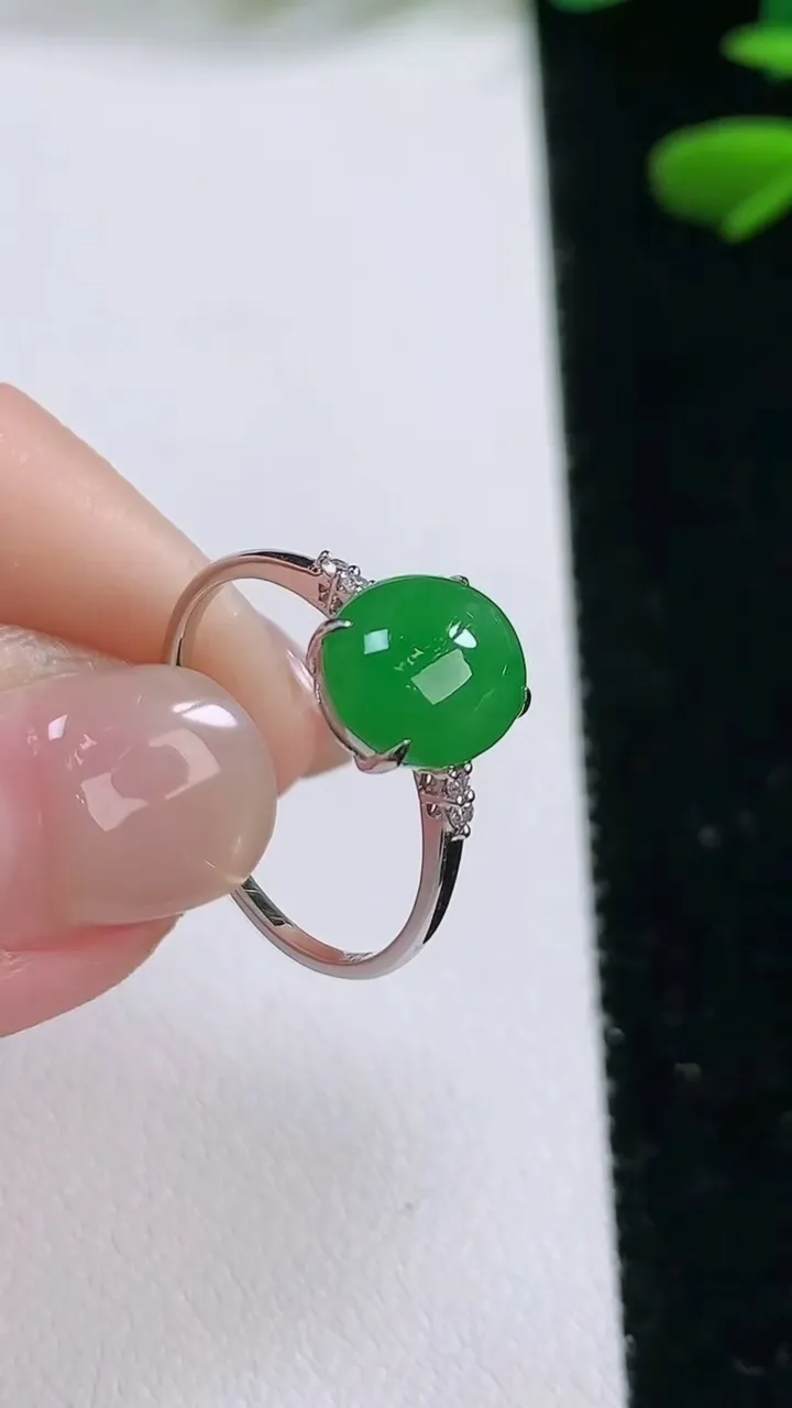 天然A货翡翠蛋面戒指，尺寸 9.1-7.8，重:1.76g2025年11月27日
工厂直销收藏佳品,