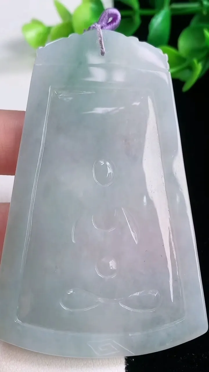 天然A货翡翠文殊菩萨吊坠，尺寸77.7-49.6-4.8，重量:42.21g
11月27日