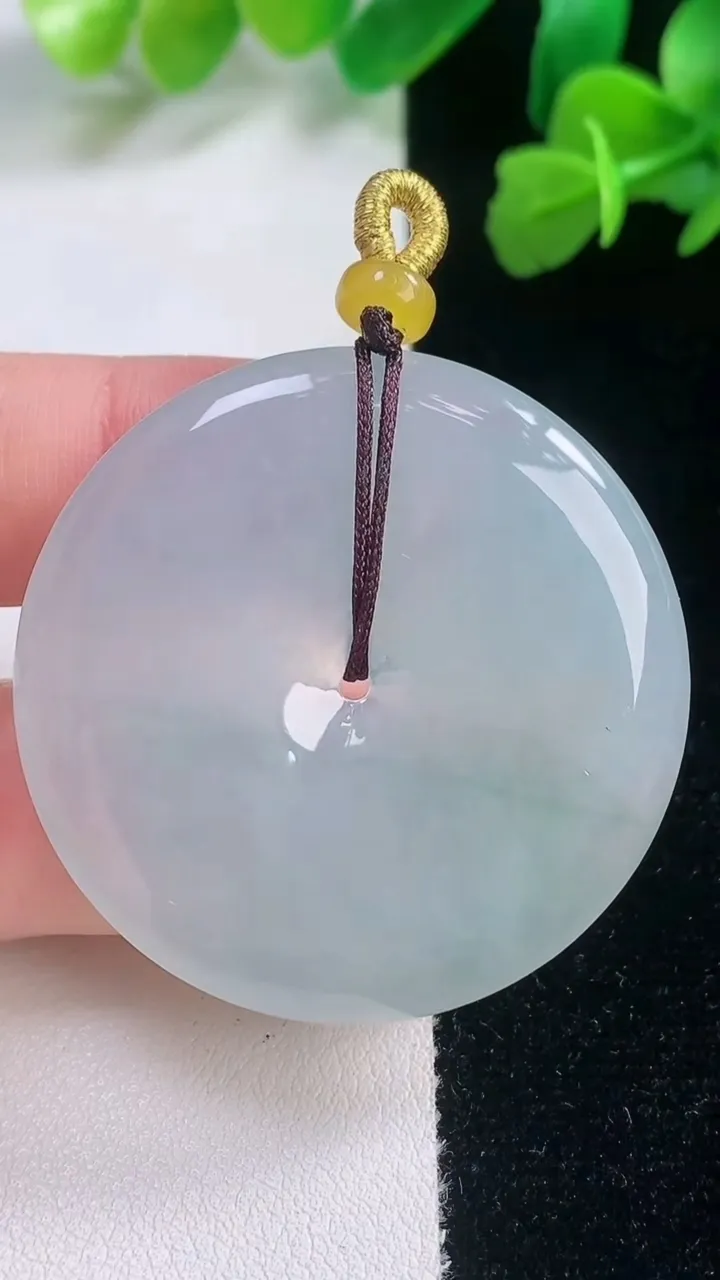 天然A货翡翠飘花平安扣吊坠，尺寸40.5-5.8，重量:19.95g
11月27日