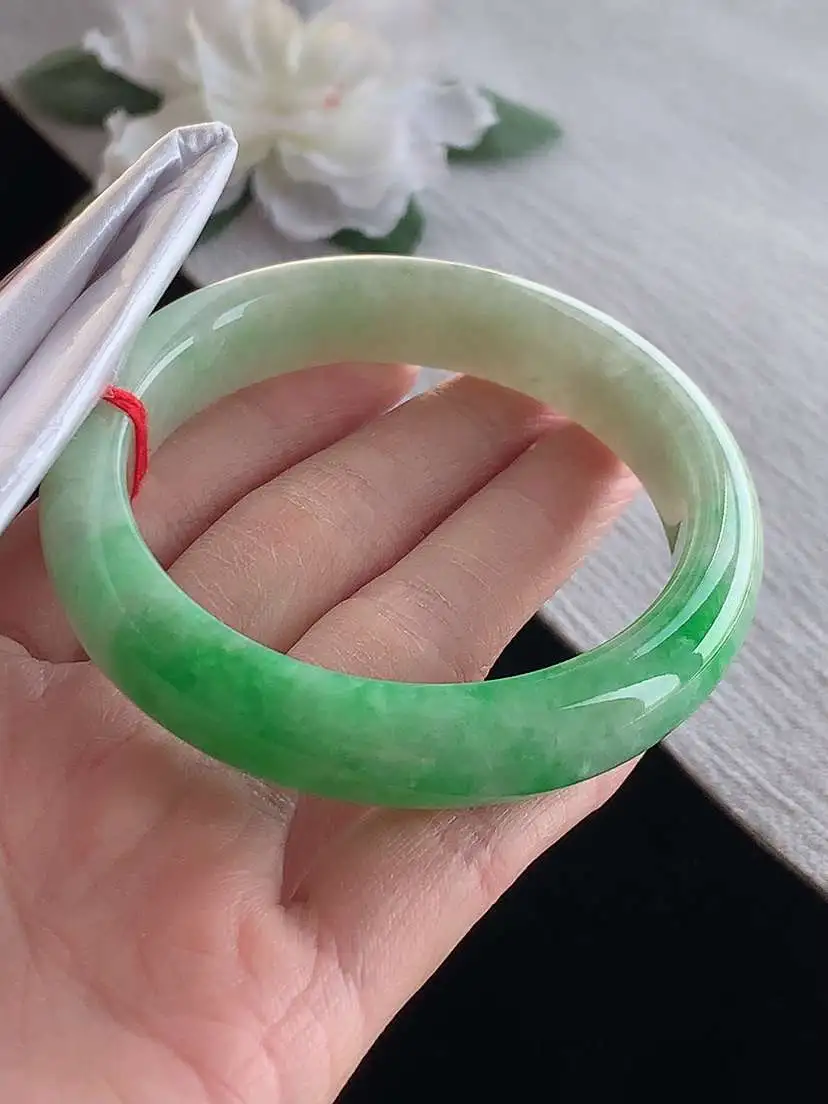 a货翡翠老坑冰种飘绿正装正圈手镯56-57圈口  尺寸56.2×12.3×8.3mm 1126
