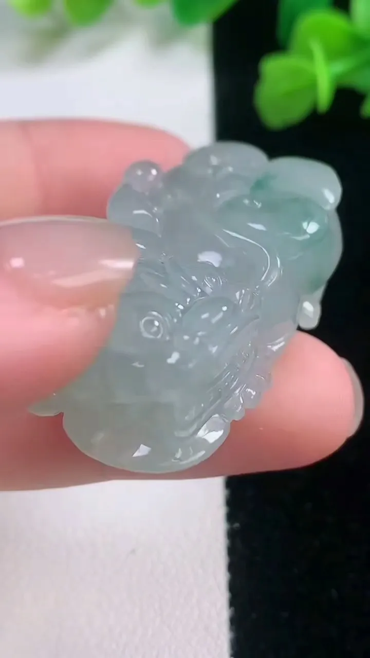 天然A货翡翠冰种飘花霸王貔貅吊坠，尺寸37-20.3-12，重量:23.41g
11月27日