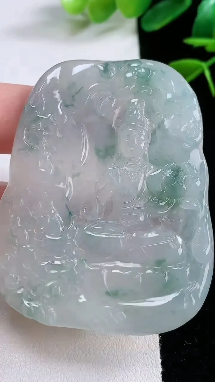 天然A货翡翠飘花大势至菩萨吊坠，尺寸 60-46-5，重:32.30g
11月27日