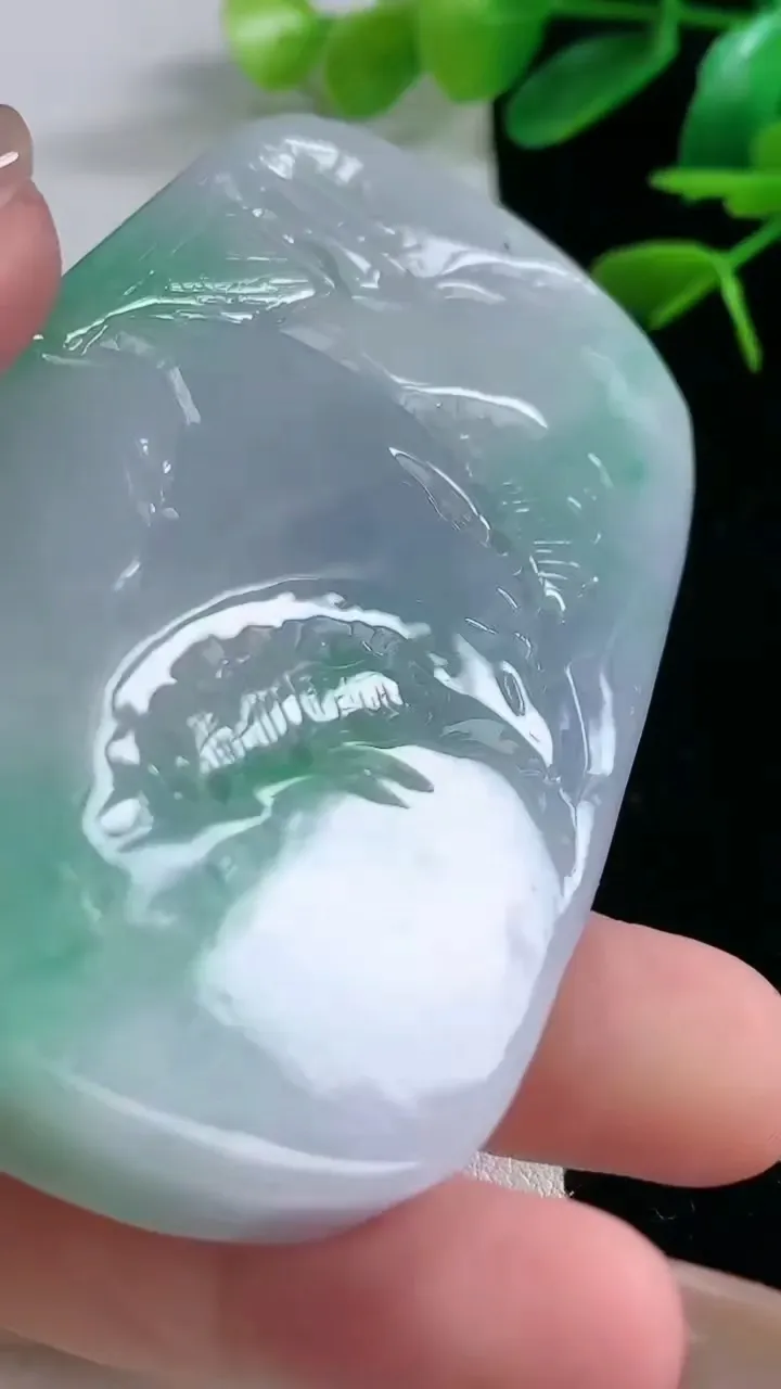 天然A货翡翠山水牌吊坠，尺寸 78-46-13，重:108.90g
11月27日