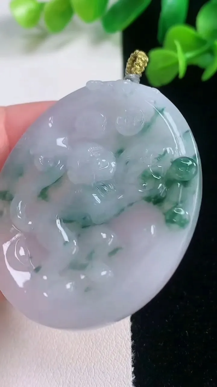 天然A货翡翠飘花生肖猴吊坠，尺寸48-40.7-5.2，重量:21.42g
11月27日