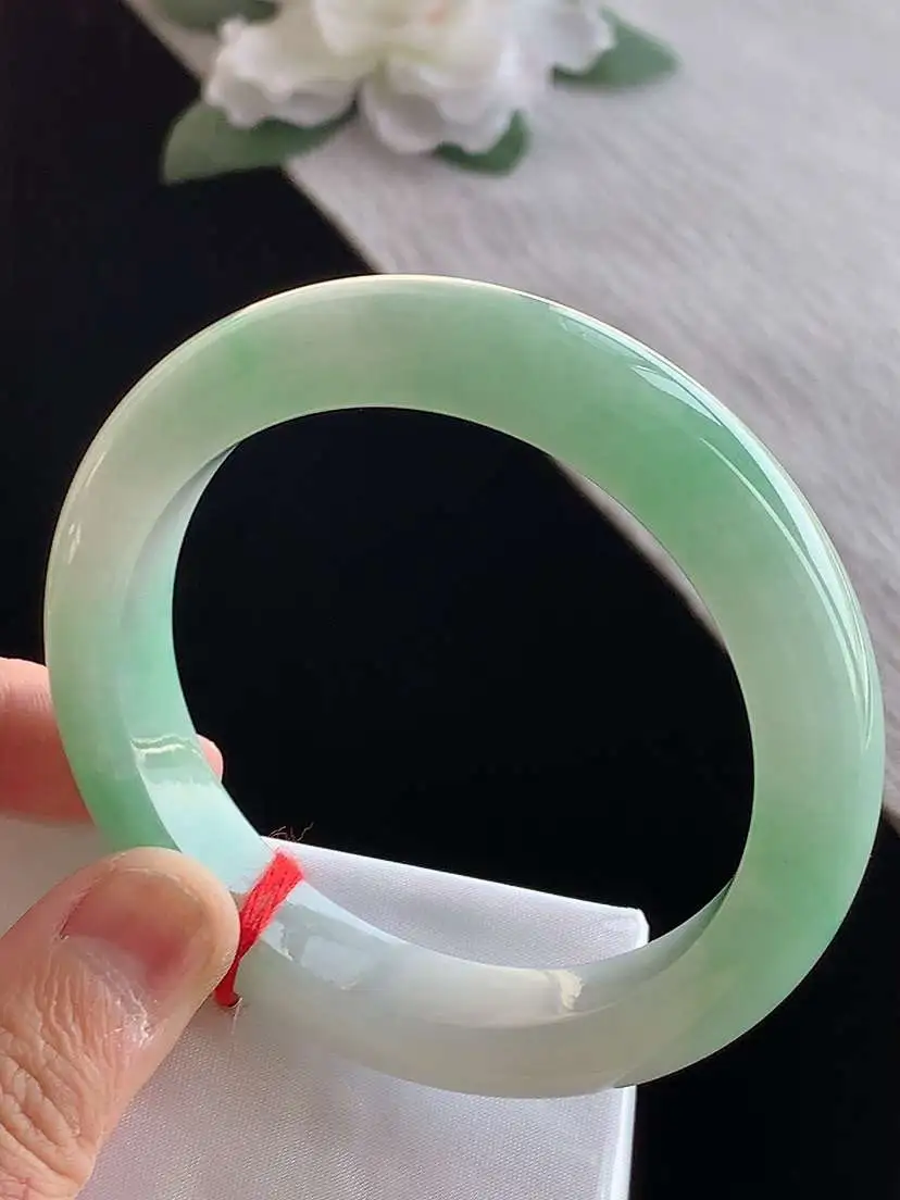 a货翡翠老坑冰种飘绿正装正圈手镯56-57圈口  尺寸56.2×12×9.2mm 1126