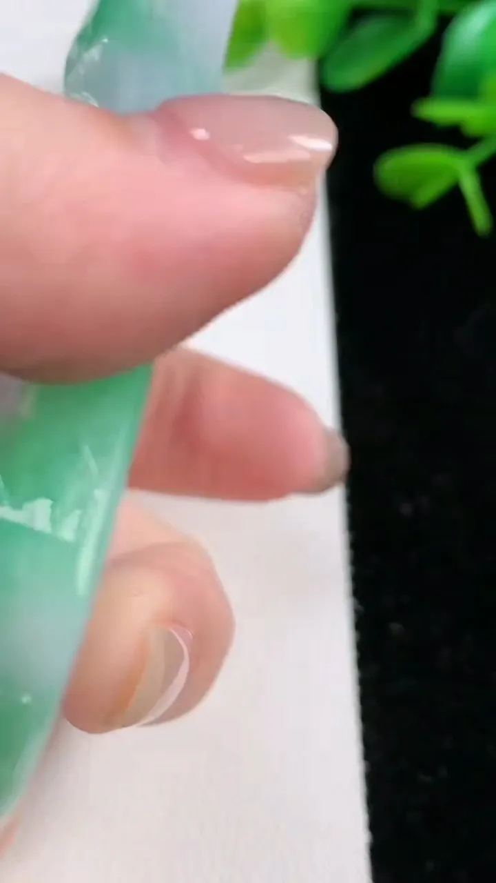 天然A货翡翠山水牌吊坠，尺寸 78-46-13，重:108.90g
11月27日