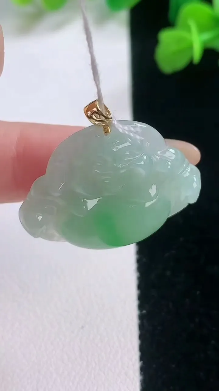 天然A货翡翠佛公吊坠，尺寸24.6-29.8-6，重量:6.31g
11月27日