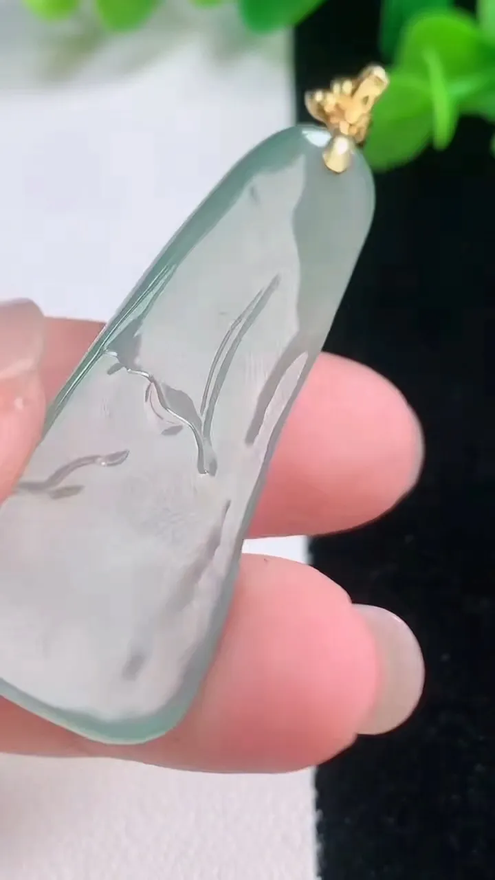 天然A货翡翠悟道吊坠，尺寸44.8-16.5-4.7，重量:18.26g
11月27日