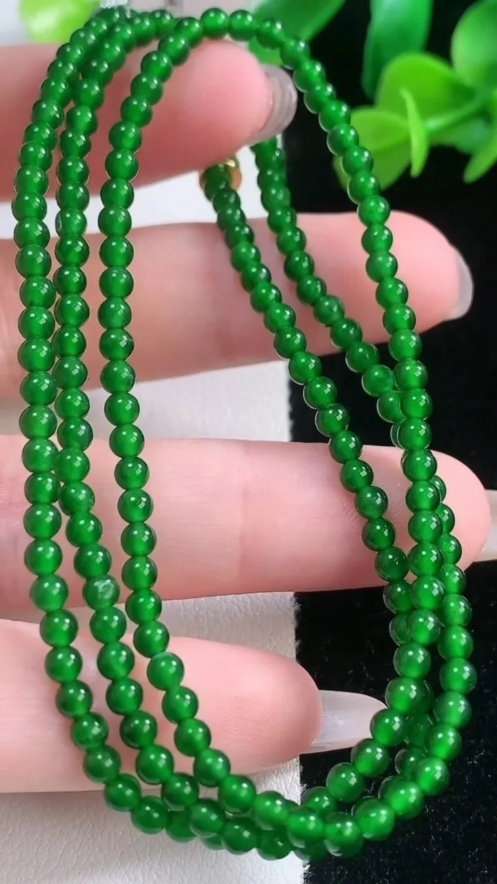 天然A货翡翠小米珠项链，尺寸2.7-188颗，重量:10.78g11月27日
工厂直销收藏佳品,种好水足，色泽均匀，有种有色，上手高大气！