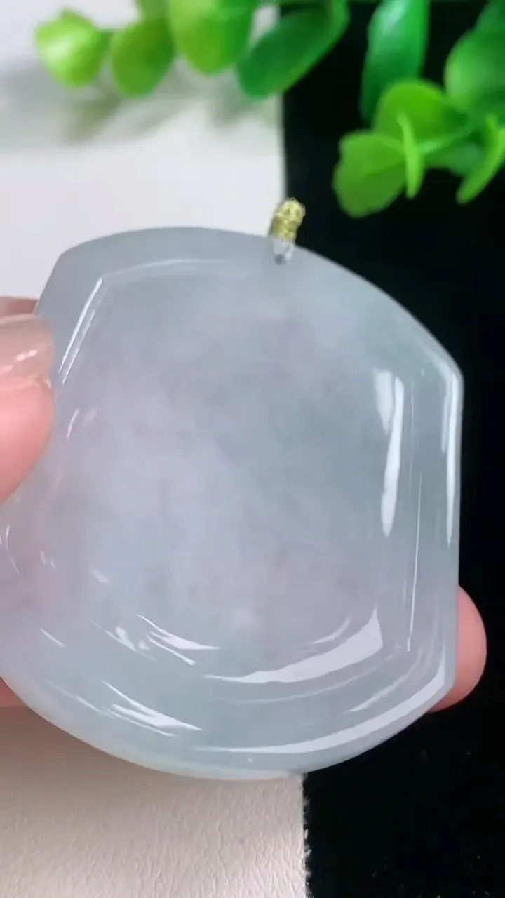 天然A货翡翠飘花生肖马吊坠，尺寸53-43.8-5.5，重量:28.16g
11月27日