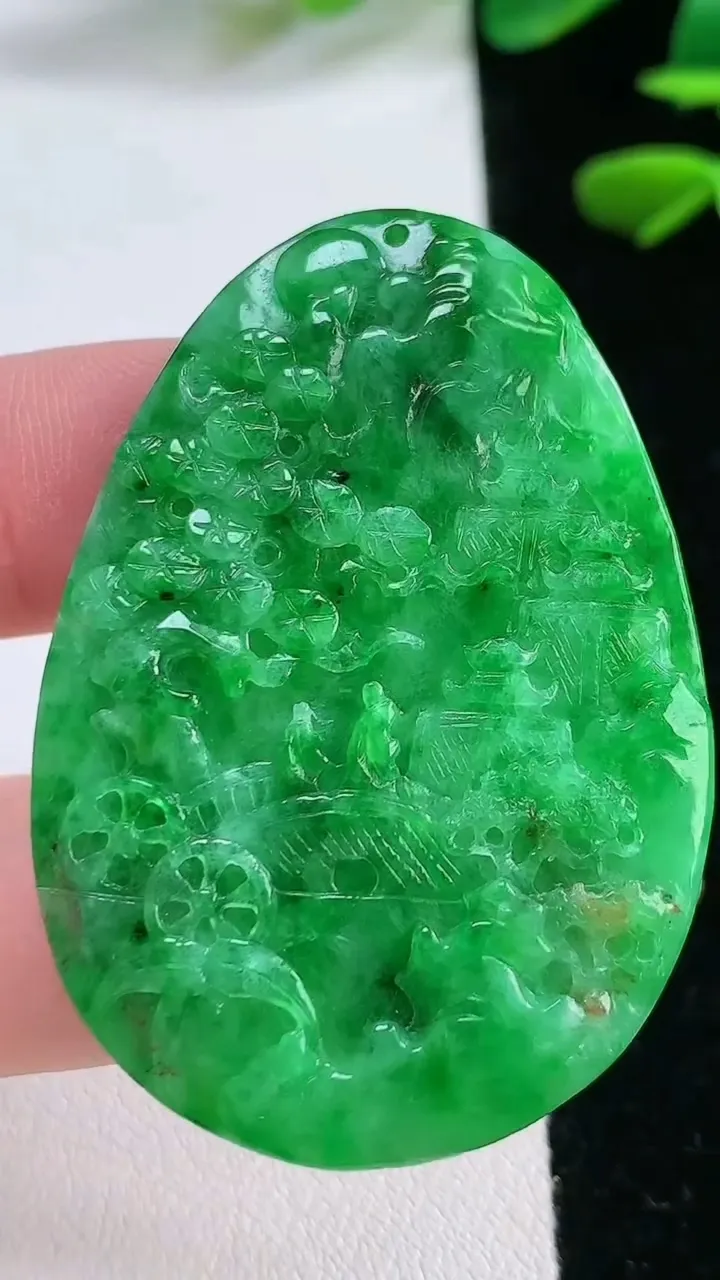 天然A货翡翠山水牌吊坠，尺寸 49-34-6，重:19.31g
11月27日