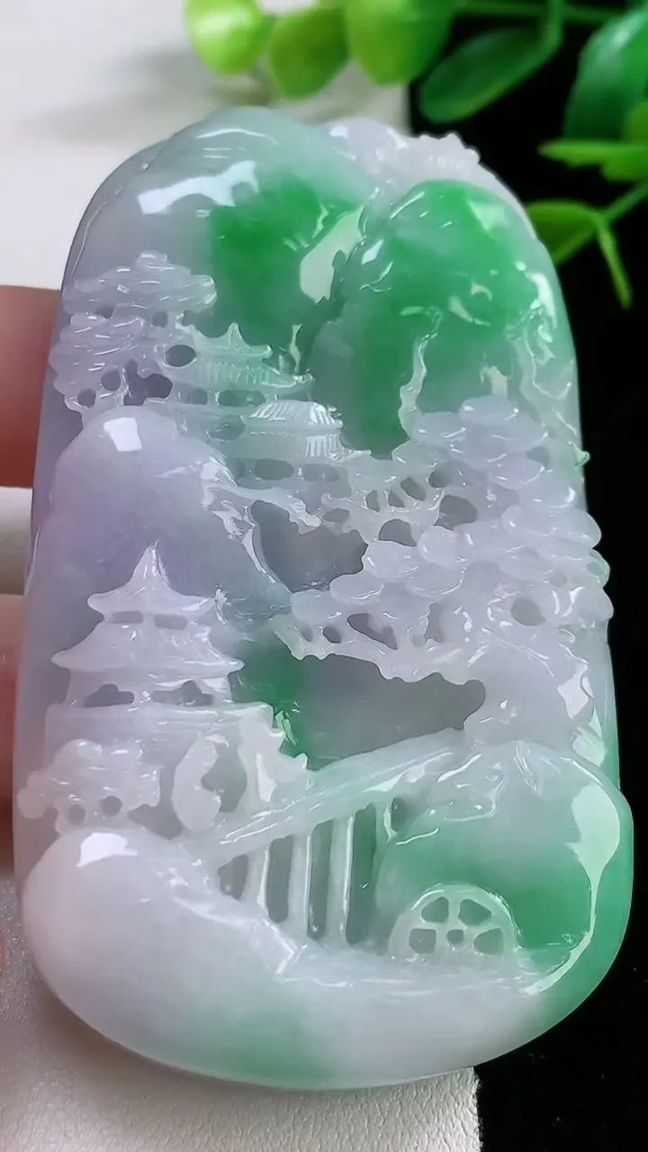 天然A货翡翠山水牌吊坠，尺寸 78-46-13，重:108.90g
11月27日