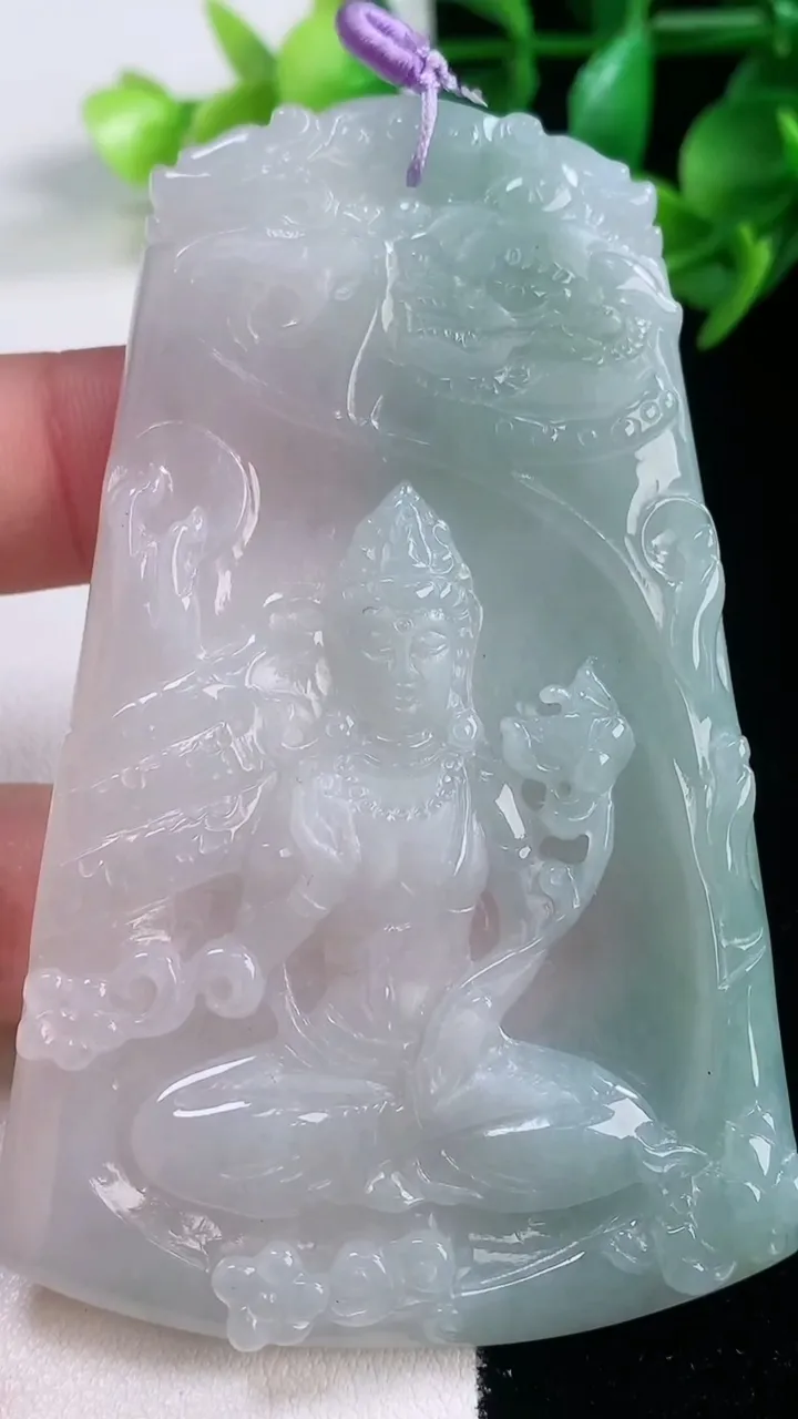 天然A货翡翠文殊菩萨吊坠，尺寸77.7-49.6-4.8，重量:42.21g
11月27日