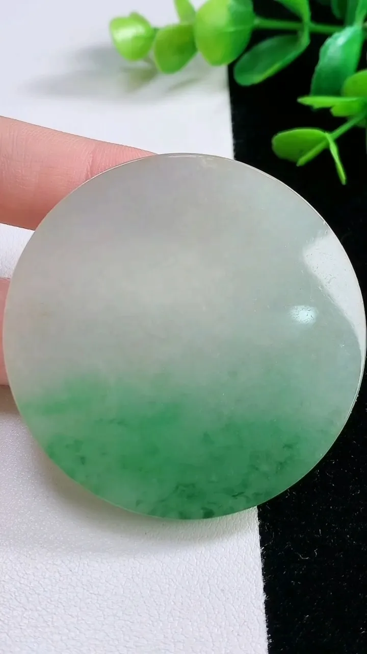 天然A货翡翠无事牌镶嵌件，尺寸 54-5，重:42.54g
11月27日