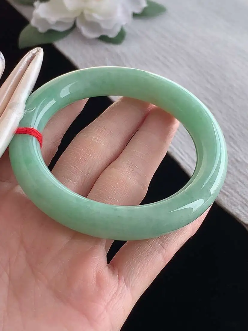 a货翡翠老坑冰种满绿黄加绿双彩圆条手镯55-56圈口  尺寸55.5×11.3mm 1126