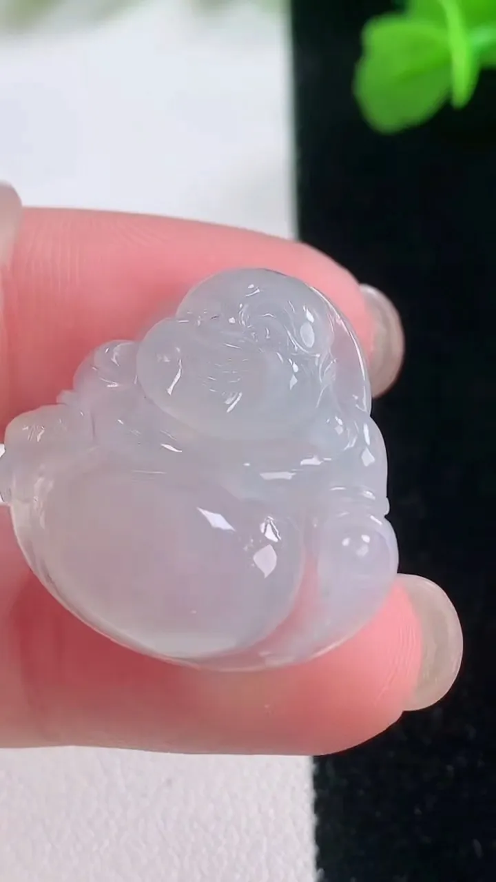 天然A货翡翠佛公吊，尺寸23.8-26.2-6.3，重量:5.17g
11月27日