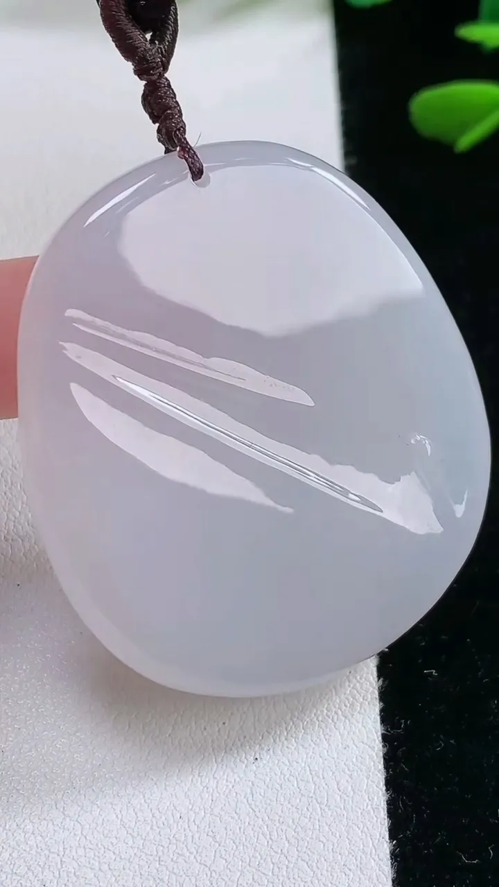 天然A货翡翠白冰悟道吊坠，尺寸 45.5-39.5-6，重:31.99g
11月27日